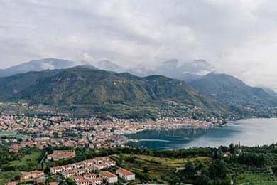 冲上热搜辟谣私生子不足1天何猷君更多黑料就被扒出